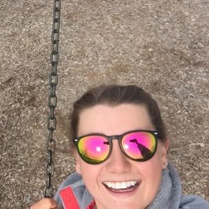 Meet your Posher, Val